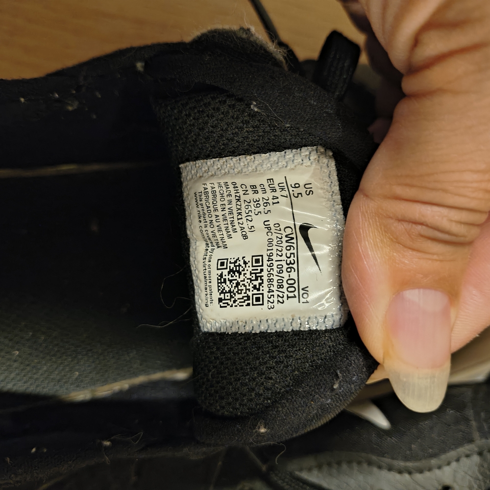 Nike Monochrome Low-Top Sneakers - Picture 2 of 4